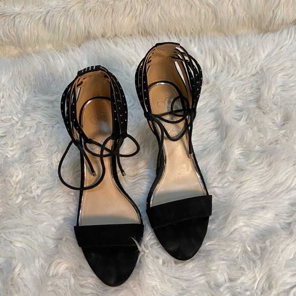 Black lace up heeled - Picture 4 of 5